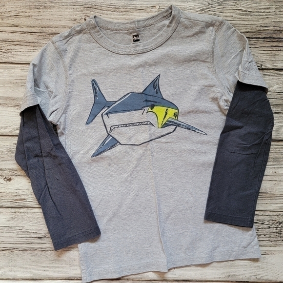 Tea Collection Shark Top EUC - Picture 1 of 3